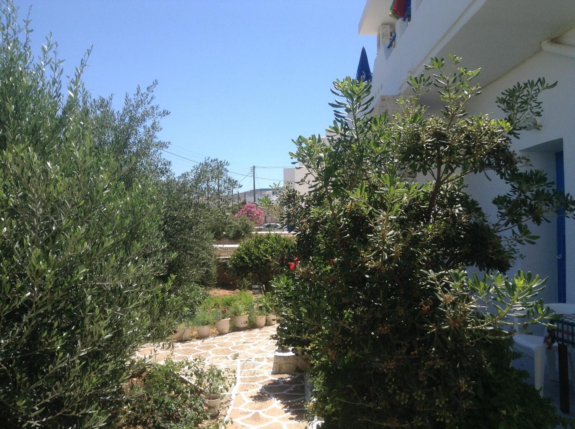Rania Apartments Antiparos Town Exteriör bild